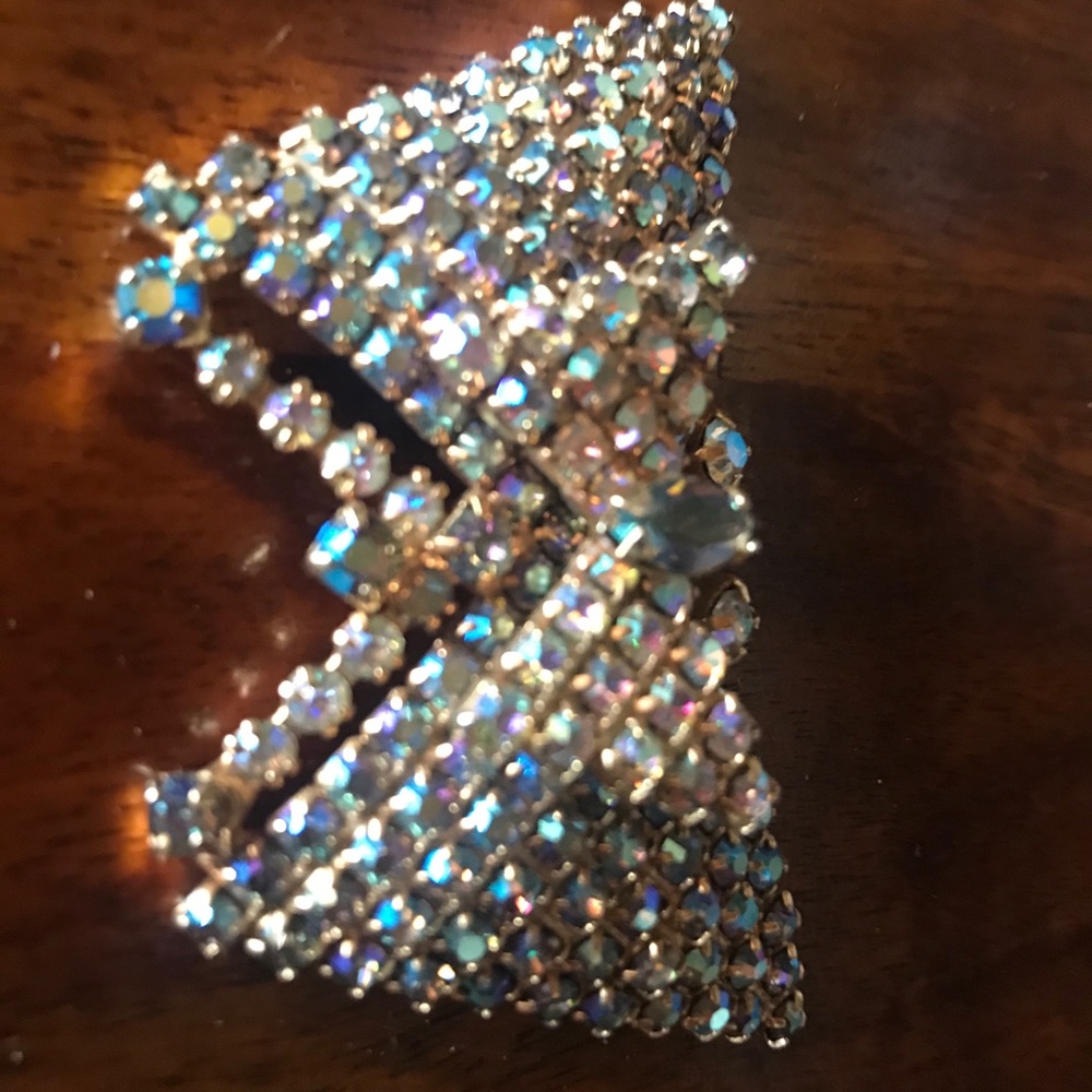 Iridescent Rhinestone Butterfly 🦋 Brooch - Picture 5 of 5